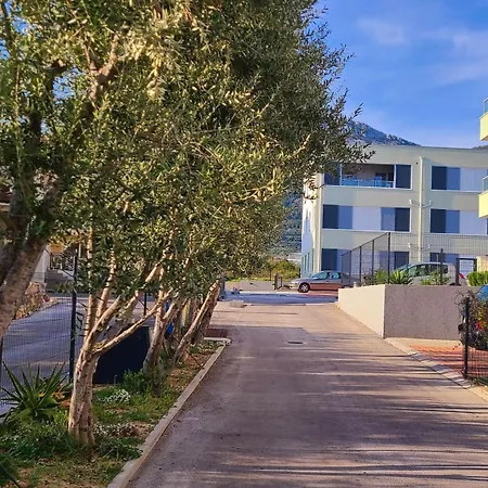 4-star, Terrace 16m2 & Seaview,4min Walk To Beach, 2 Private Parking Spaces Kastela