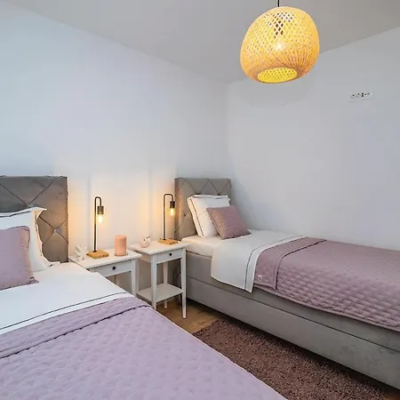 4-star, Terrace 16m2 & Seaview,4min Walk To Beach, 2 Private Parking Spaces Apartment Kaštela