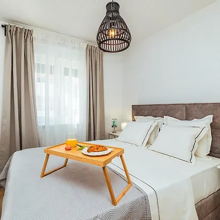 4-star, Terrace 16m2 & Seaview,4min Walk To Beach, 2 Private Parking Spaces *
