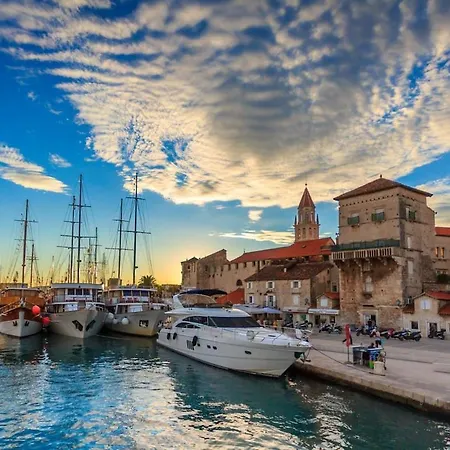 4-star, Terrace 16m2 & Seaview,4min Walk To Beach, 2 Private Parking Spaces Kastela