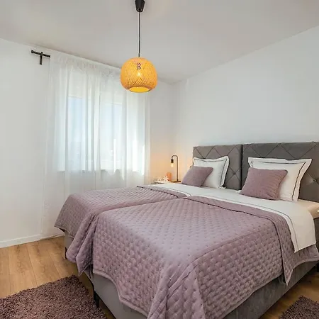 4-star, Terrace 16m2 & Seaview,4min Walk To Beach, 2 Private Parking Spaces