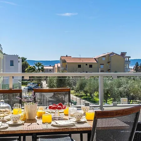 Apartment 4-star, Terrace 16m2 & Seaview,4min Walk To Beach, 2 Private Parking Spaces