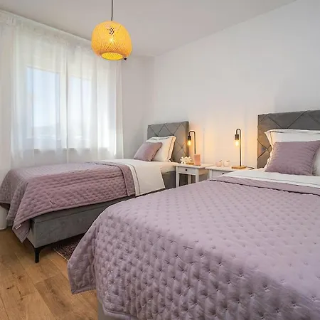 4-star, Terrace 16m2 & Seaview,4min Walk To Beach, 2 Private Parking Spaces Apartment Kastela