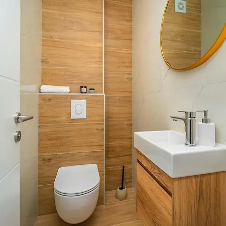 4-star, Terrace 16m2 & Seaview,4min Walk To Beach, 2 Private Parking Spaces * Kastela